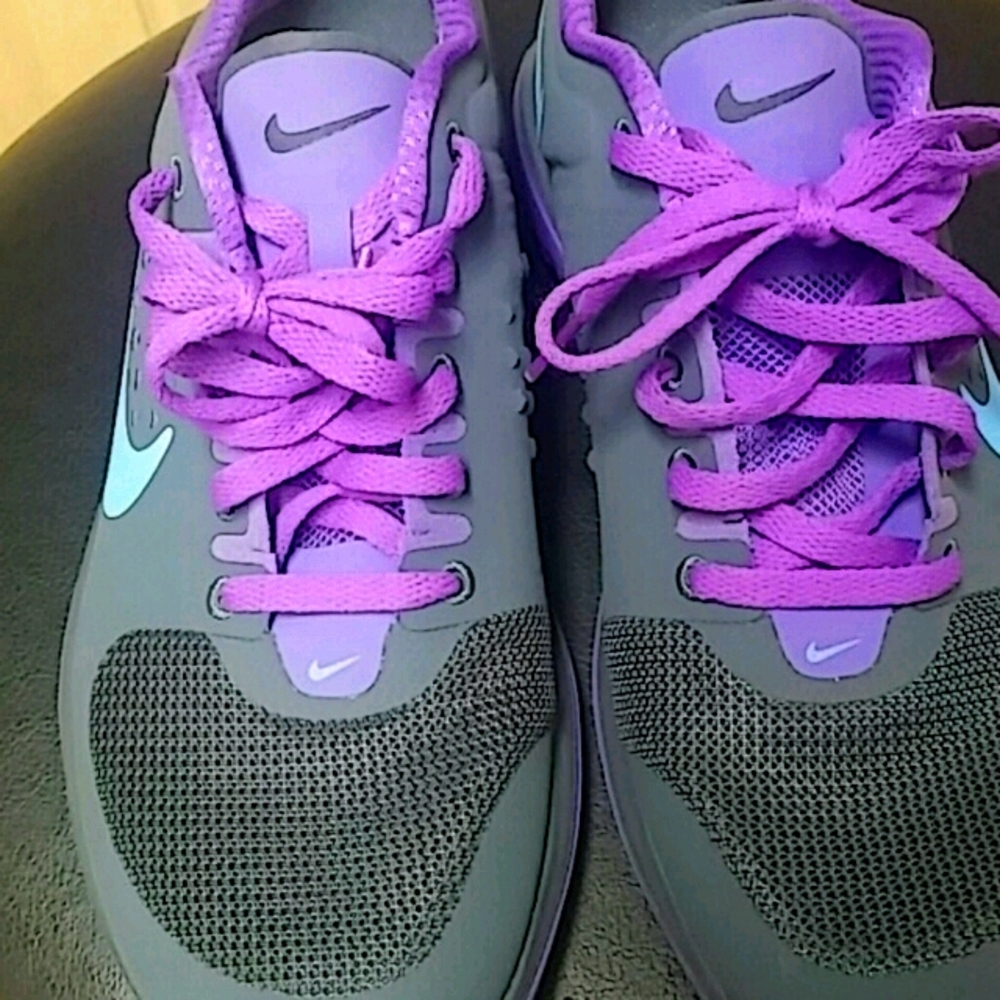 Woman sneakers.